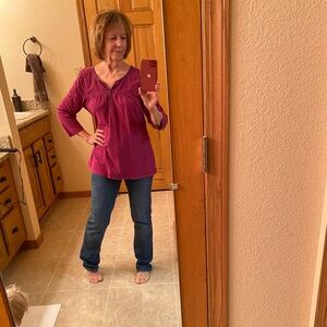 Bundle 10 (4-5$) items for 10$. Eddie Bauer Cranberry Blouse,3/4 Sleeves.